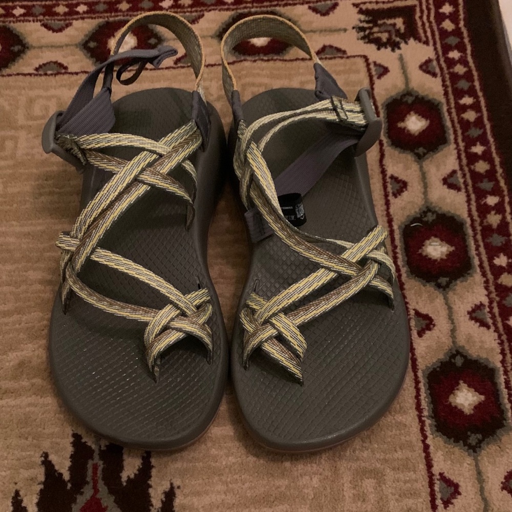 Chacos (barely worn) - Picture 2 of 5